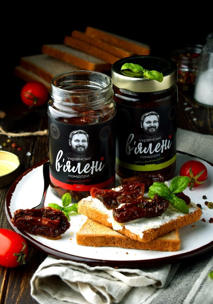 фото вяленые помидоры в банке